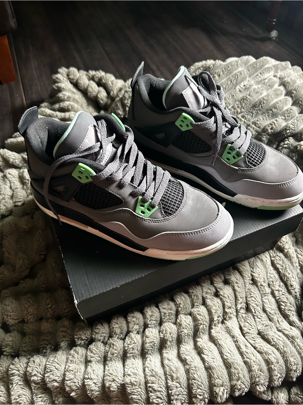 Nike Air Jordan 4 Retro "Green Glow”